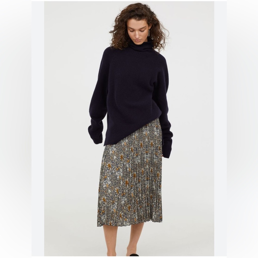 H&M x Morris & Co. Pleated Skirt